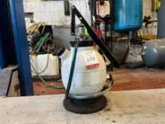 7L Pump Action Oil Extractor. This Lot is STRICTLY to be Collected Thursday 23 November 2023,