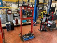 Sealy YK20F 20 Ton Hydraulic Floor Press, Min Height 65 / Max Height 1025mm,. This Lot is STRICTLY