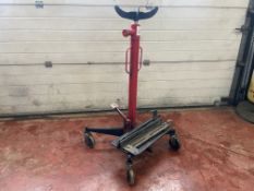 Sealy Mobile Hydraulic Transmission Jack,. This Lot is STRICTLY to be Collected Thursday 23 November