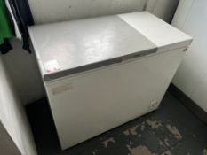 Domestic Chest Freezer, 1020 x 680 x 840mm , Please Note: The Purchaser is Required to Remove this