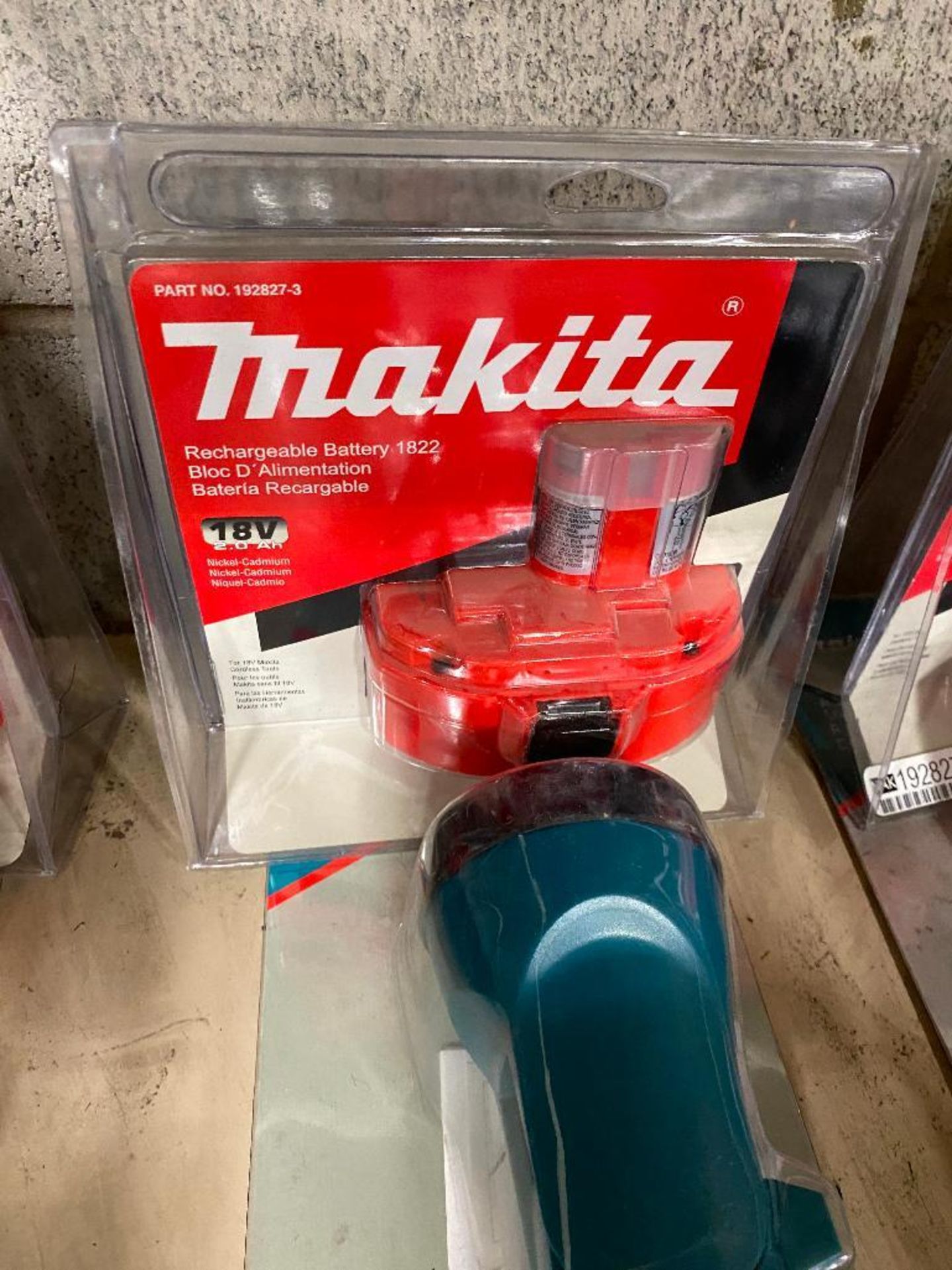 Makita 18V Rechargeable Flashlight and (1) 18V Battery - Image 2 of 3