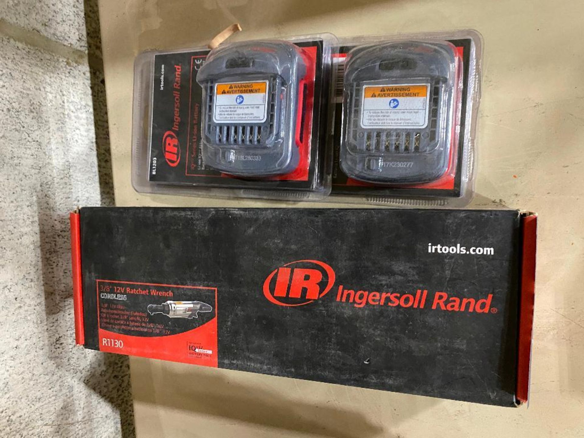 Ingersoll Rand R1130 Cordless 3/8" 12V Cordless Ratchet w/ (2) Batteries