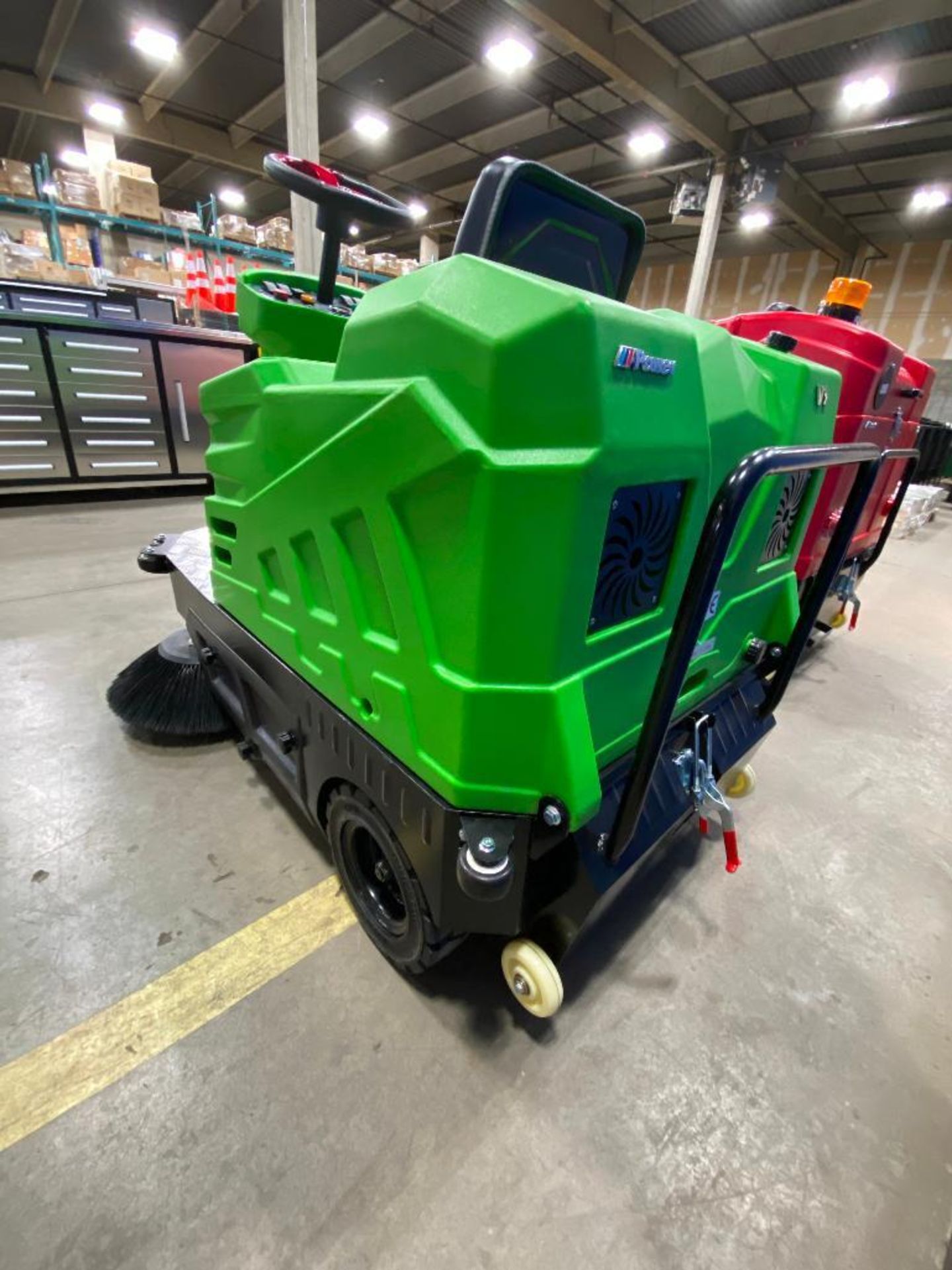 New 2022 aokeqi 0S-V1 43" Wide Ride-On Electric Industrial Floor Sweeper - Image 4 of 10