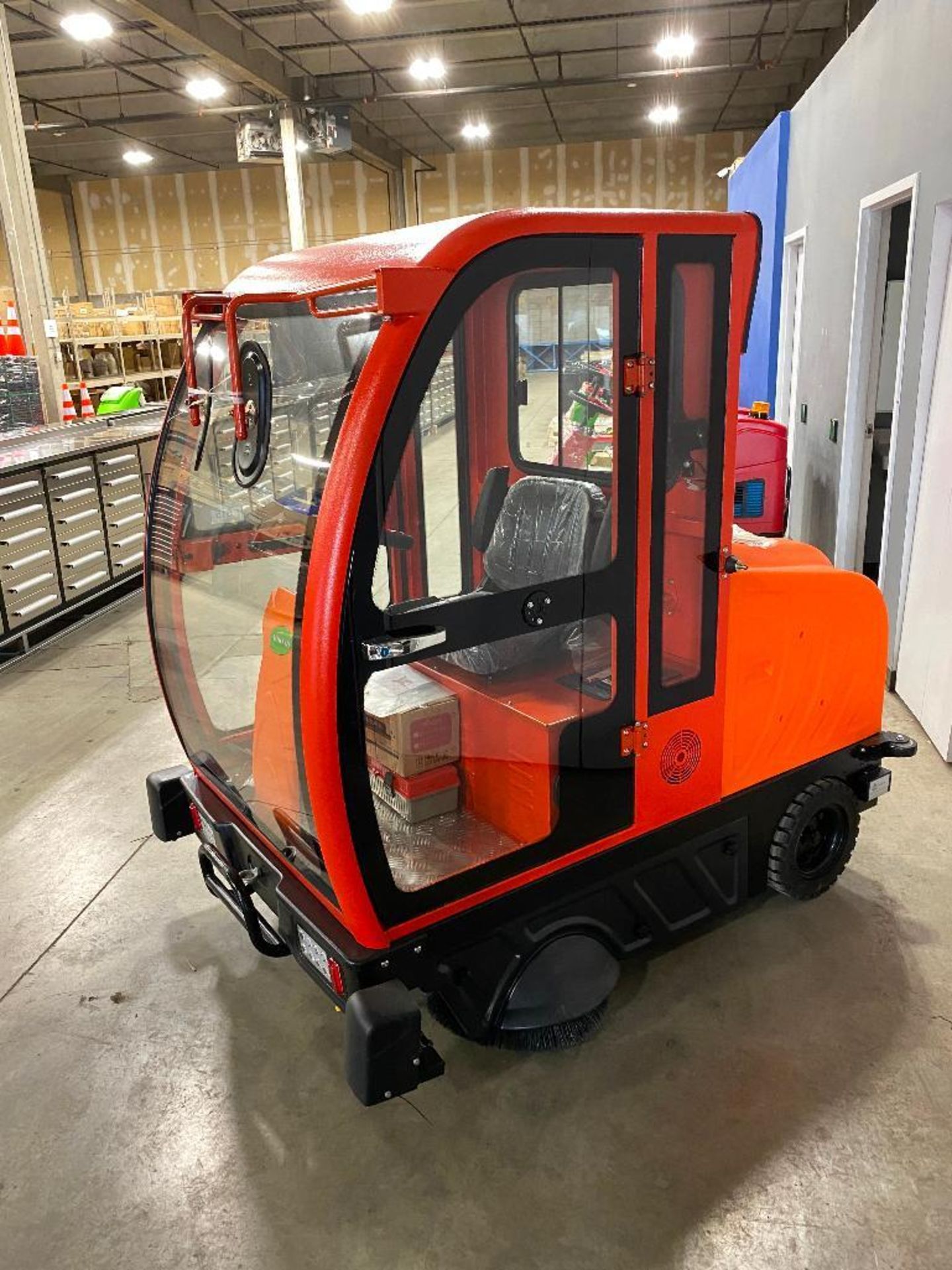 New 2022 Aokeqi 0S-V5 72" Wide Ride-On Electric Industrial Floor Sweeper - Image 2 of 12