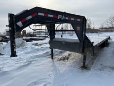 2021 PJ Trailer 32' Tri/A Gooseneck Trailer w. Beaver tails and ramps SN: 4P5LS3232L1314737