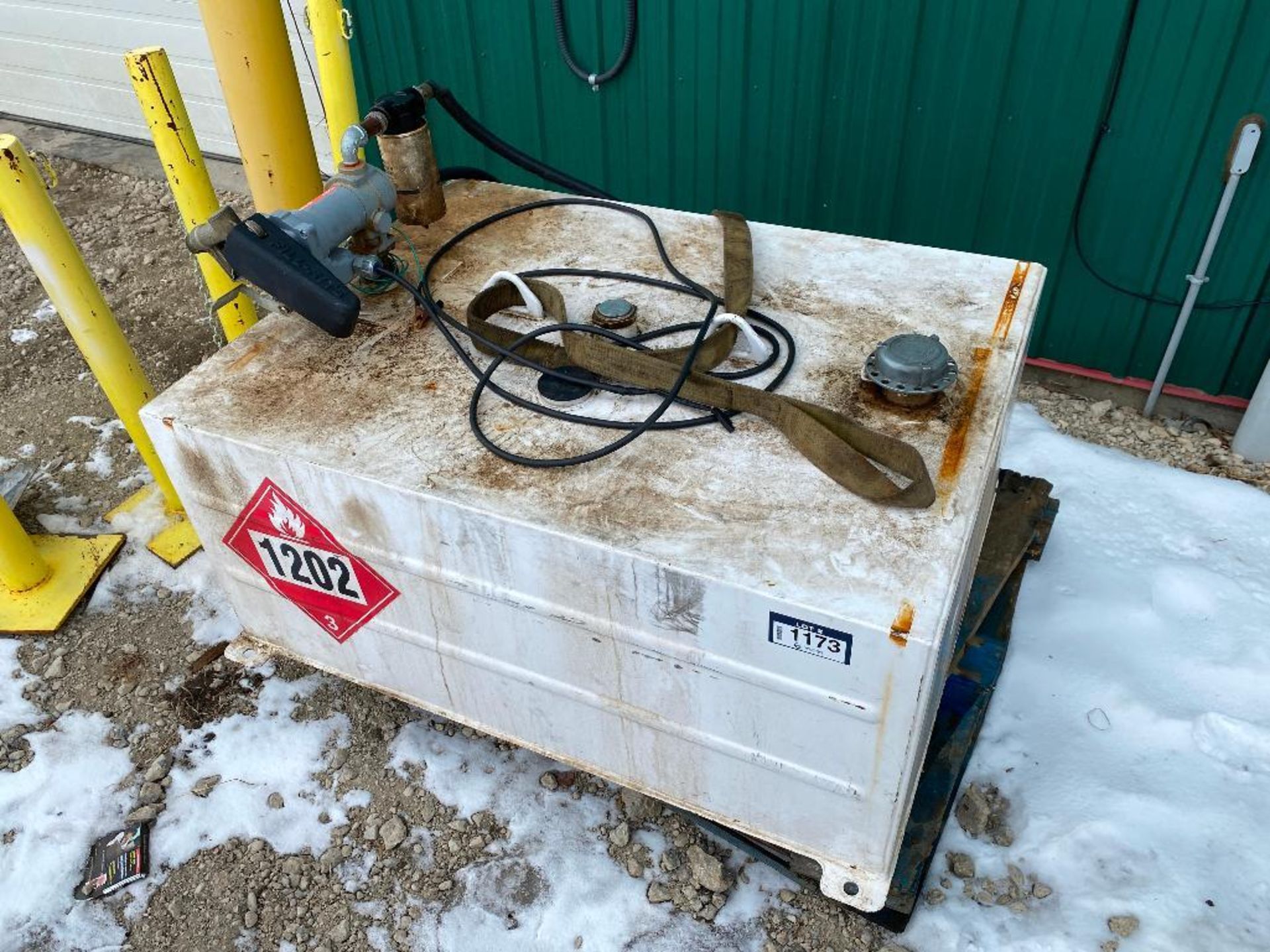 2014 Fuel Cube, 570L Capacity, w/ Fil-Rite 13GPM 12V Pump - Image 2 of 6