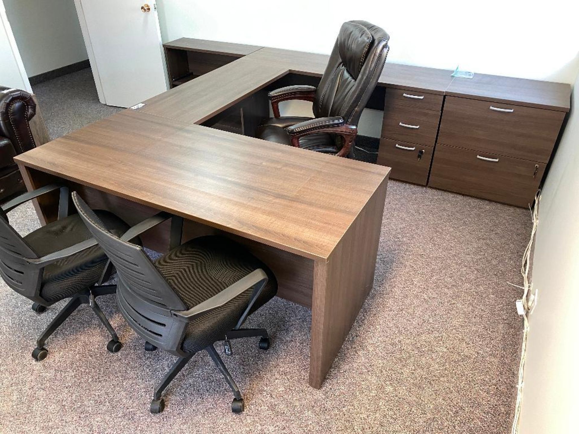 U-Shape Desk w. (3) Chairs and bookshelf - Image 4 of 5