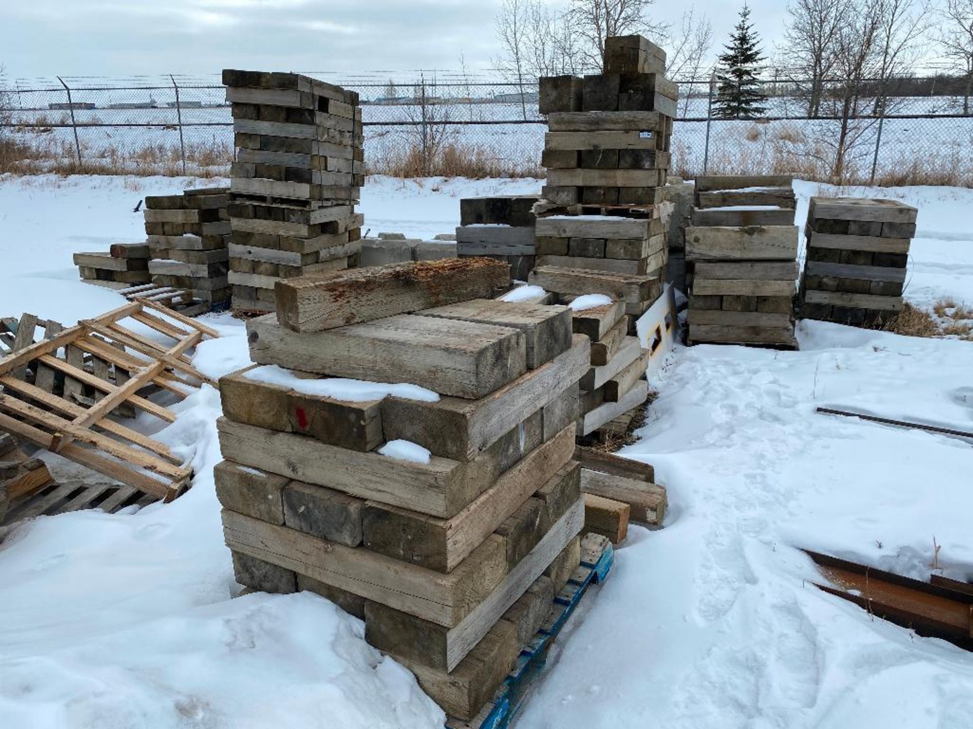 Large Lot of Asst. Dunnage