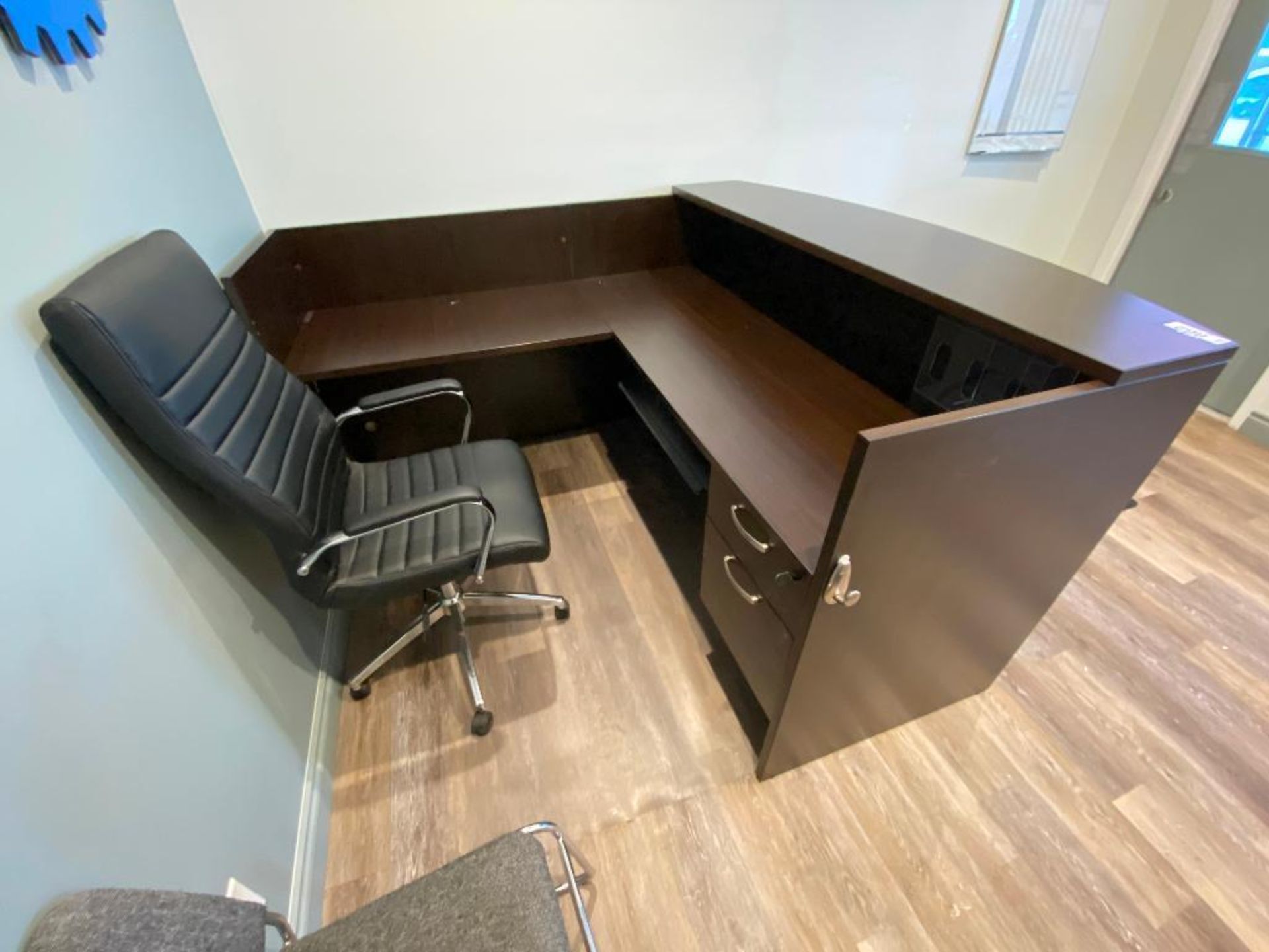 L-Shape Reception Desk w. 3-Drawer Lateral File Cabinet and (2) Chairs - Image 3 of 4