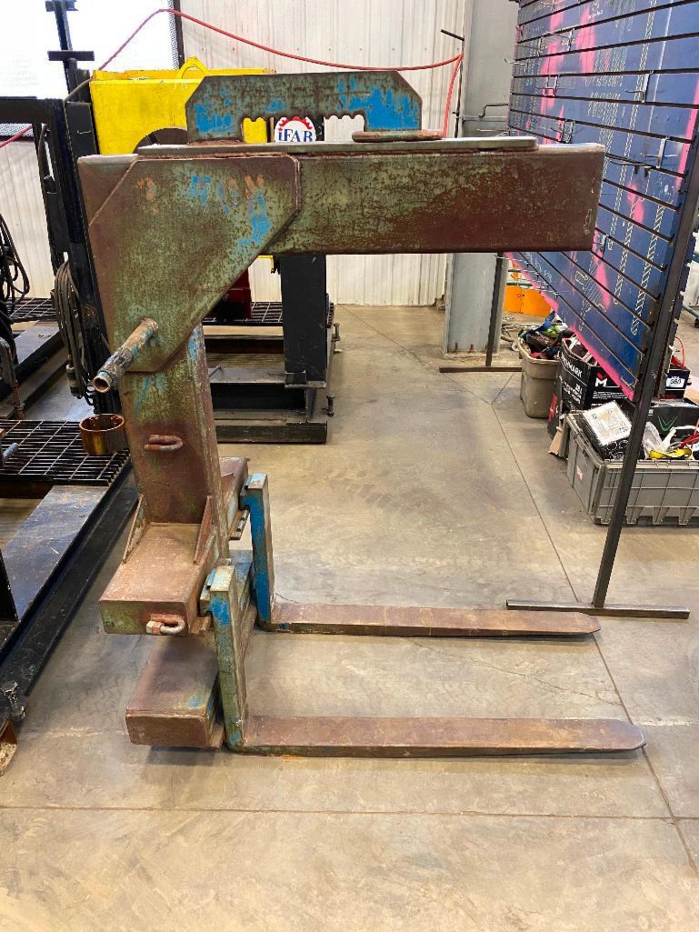 42" Crane Pallet Lifter Attachment - Image 2 of 3