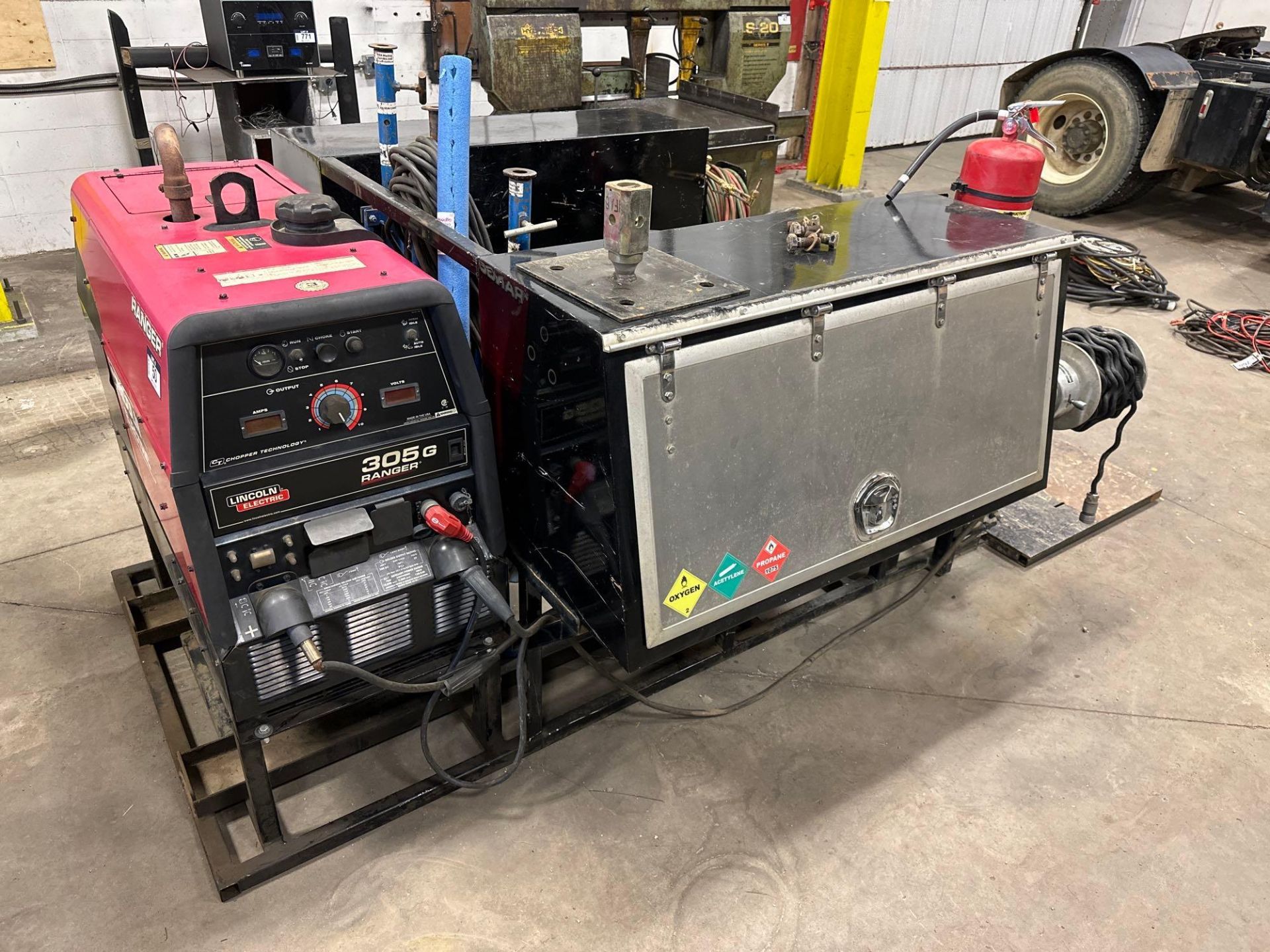 Lincoln Electric 305G Ranger Gas Welder w. Welding Skid incl. Tool Cabinets, Hose Reels, Hoses