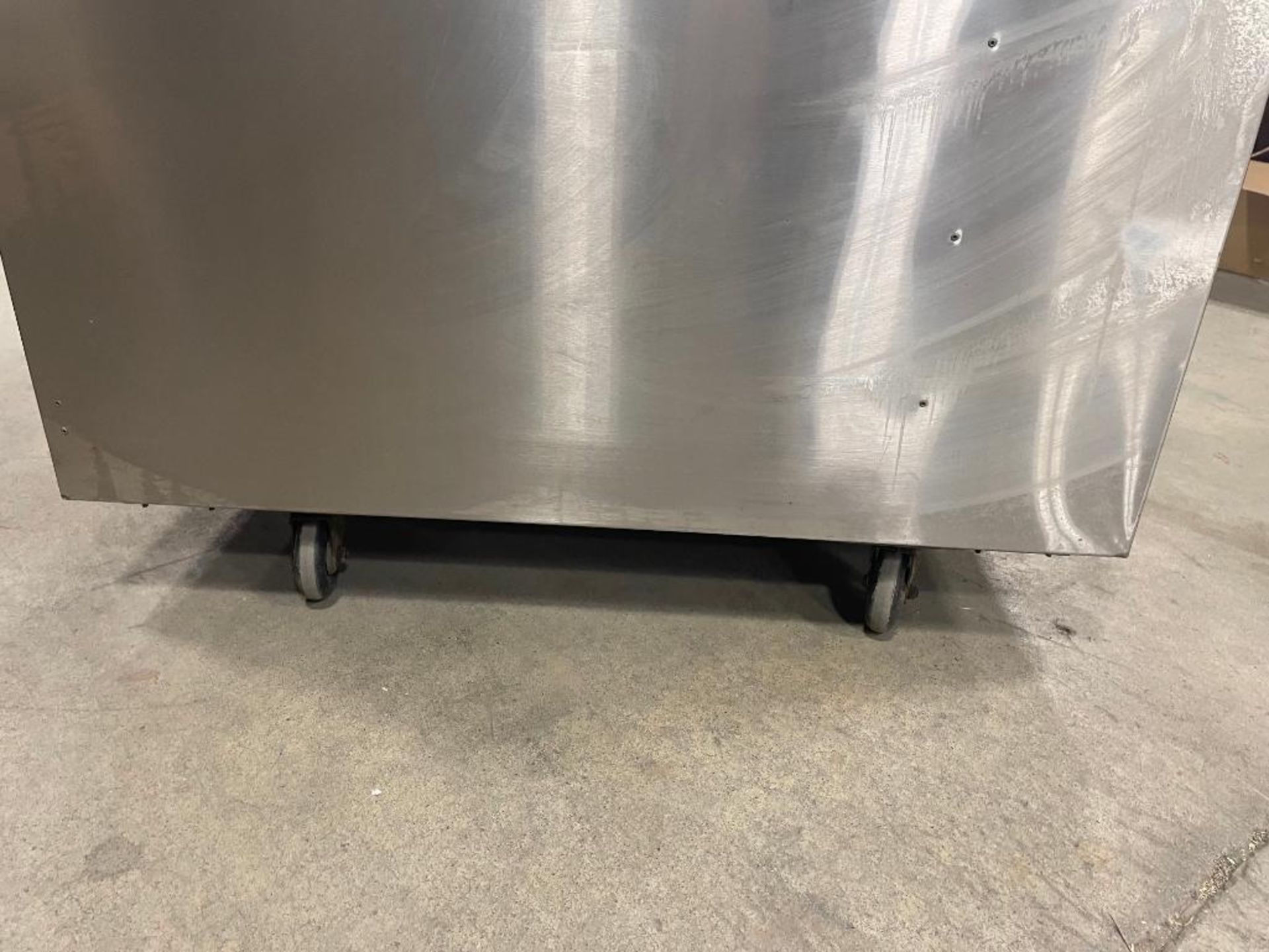 QUEST CUSTOM STAINLESS STEEL MOBILE CART WITH PLATE LOWERATOR - Image 12 of 12