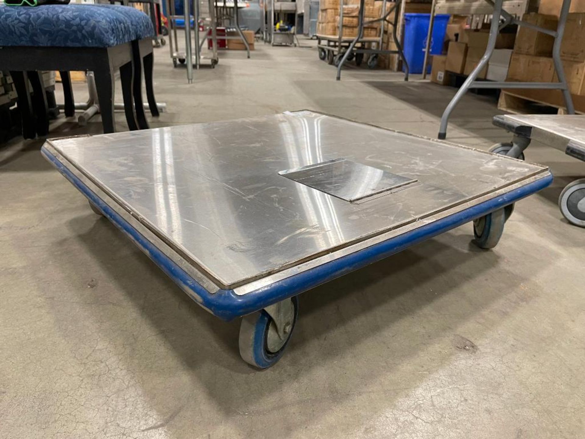 31.5" X 31.5" MOBILE STAINLESS STEEL PLATFORM - Image 2 of 4
