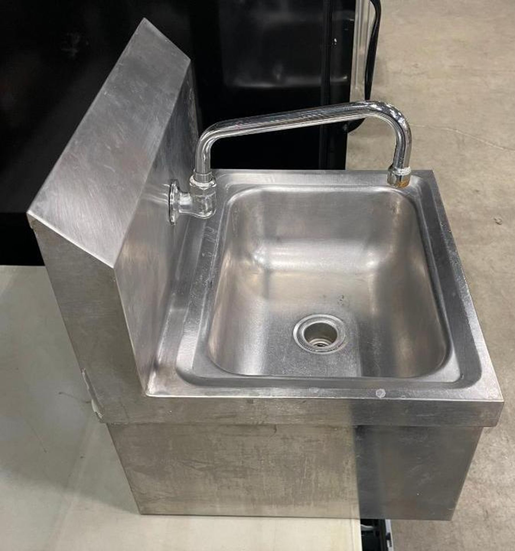 STAINLESS STEEL WALL MOUNT SINK WITH KNEE VALVE - Image 2 of 6