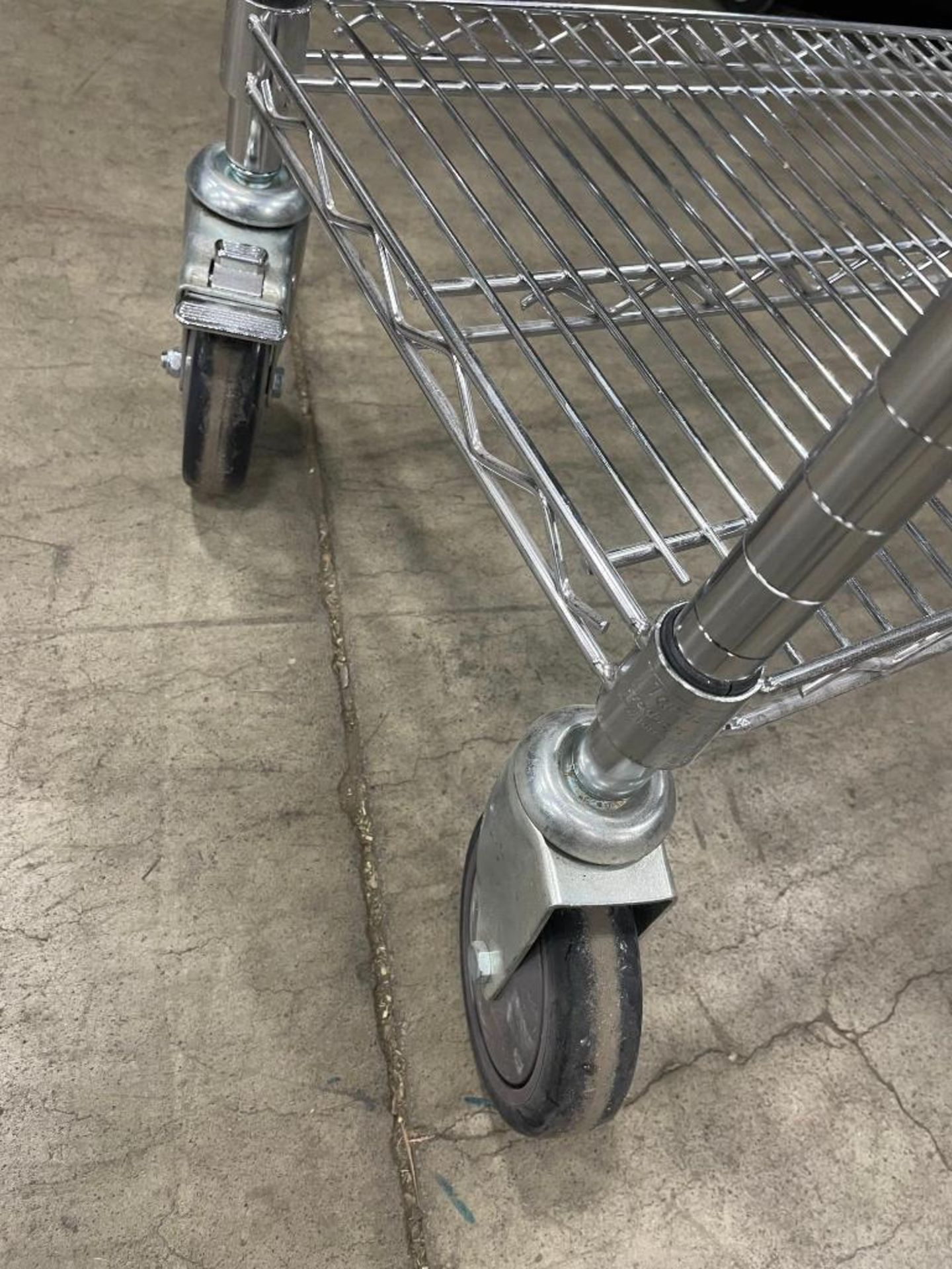 4 TIER CHROME WIRE STORAGE RACK - Image 6 of 6