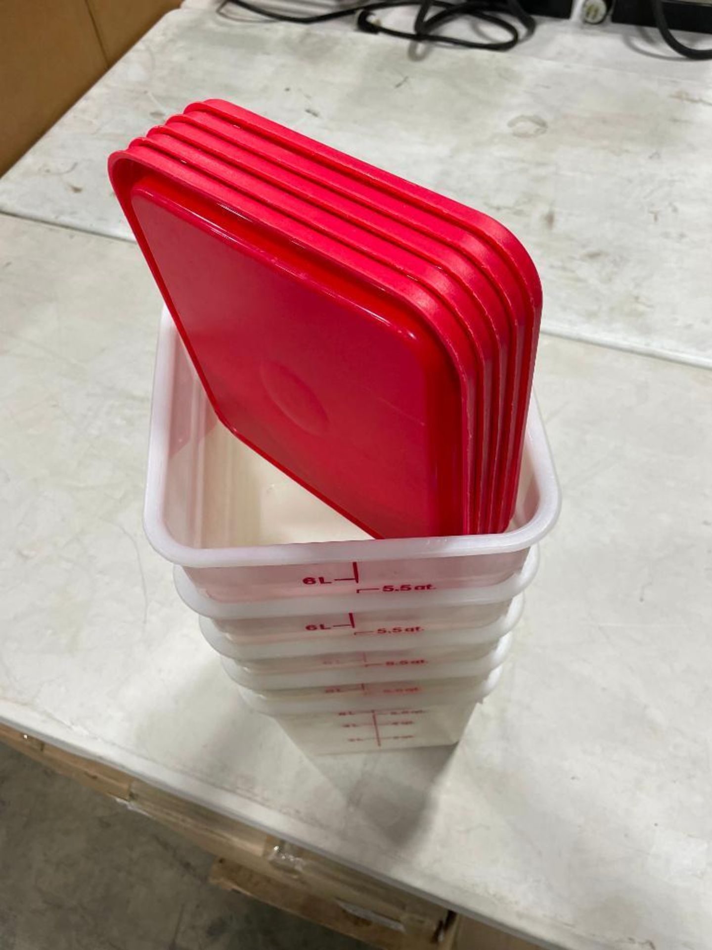 7.5 QT CAMBRO SQUARE WHITE FOOD STORAGE CONTAINER - LOT OF 5 - Image 4 of 5