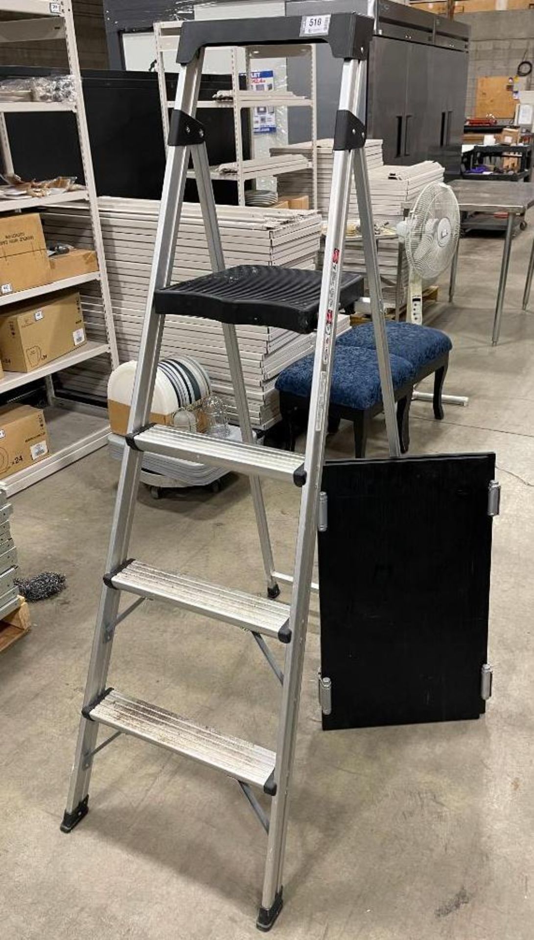 ALUMINUM STEP LADDER & SALOON DOORS