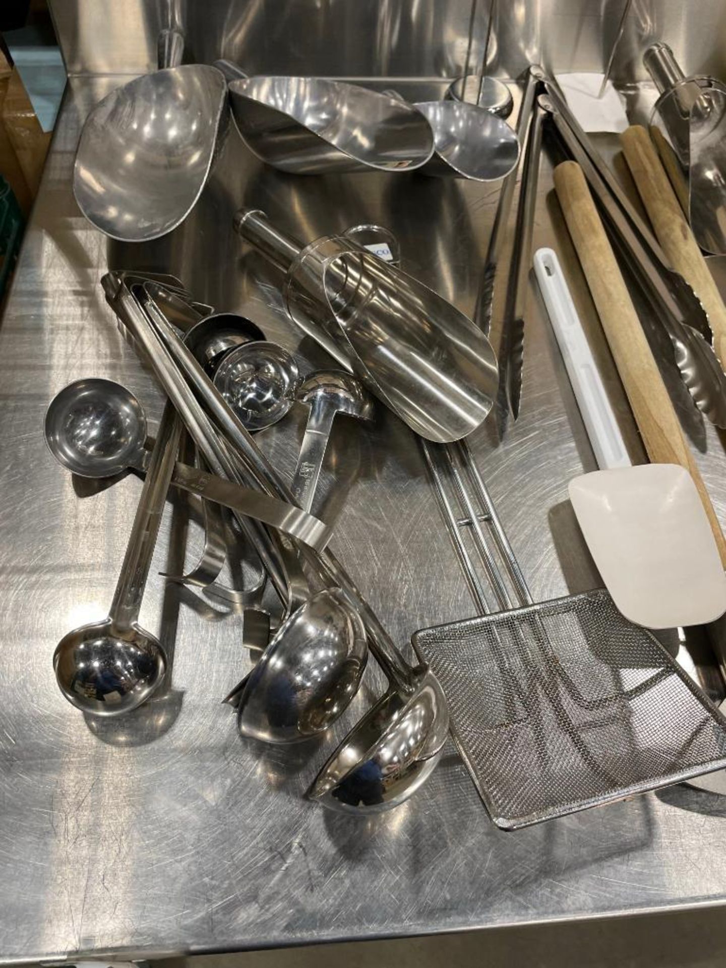 STAINLESS STEEL LADES, ICE SCOOPS, WIRE BRUSHES & FOOD STORAGE CONTAINER - Image 2 of 11