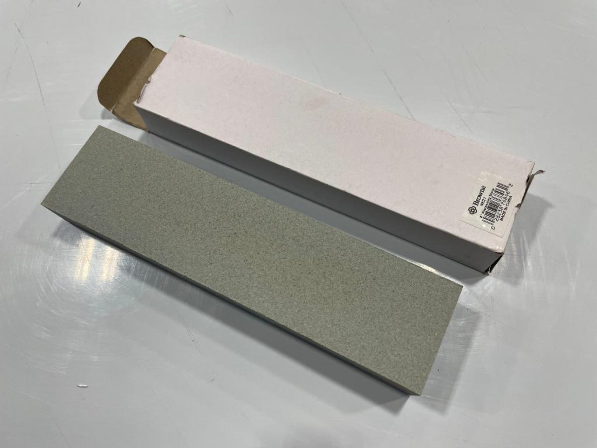 BROWNE 821 SILICON CARBIDE 8" SHARPENING STONE - Image 5 of 5