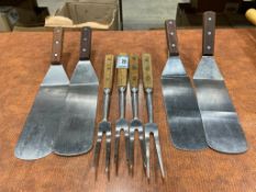 (4) GRILL TURNERS & STAINLESS STEEL COOK'S FORK