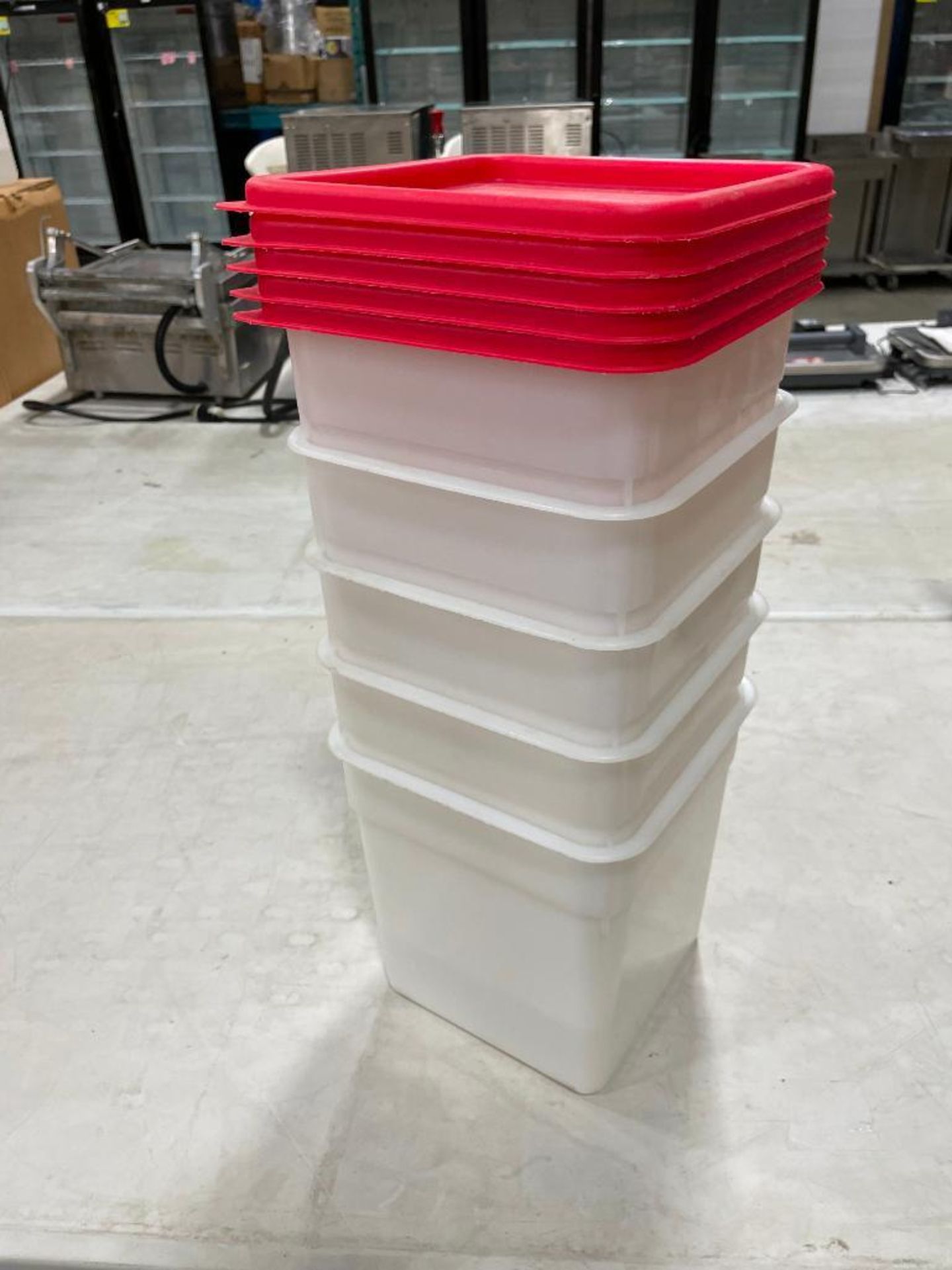 7.5 QT CAMBRO SQUARE WHITE FOOD STORAGE CONTAINER - LOT OF 5 - Image 5 of 5