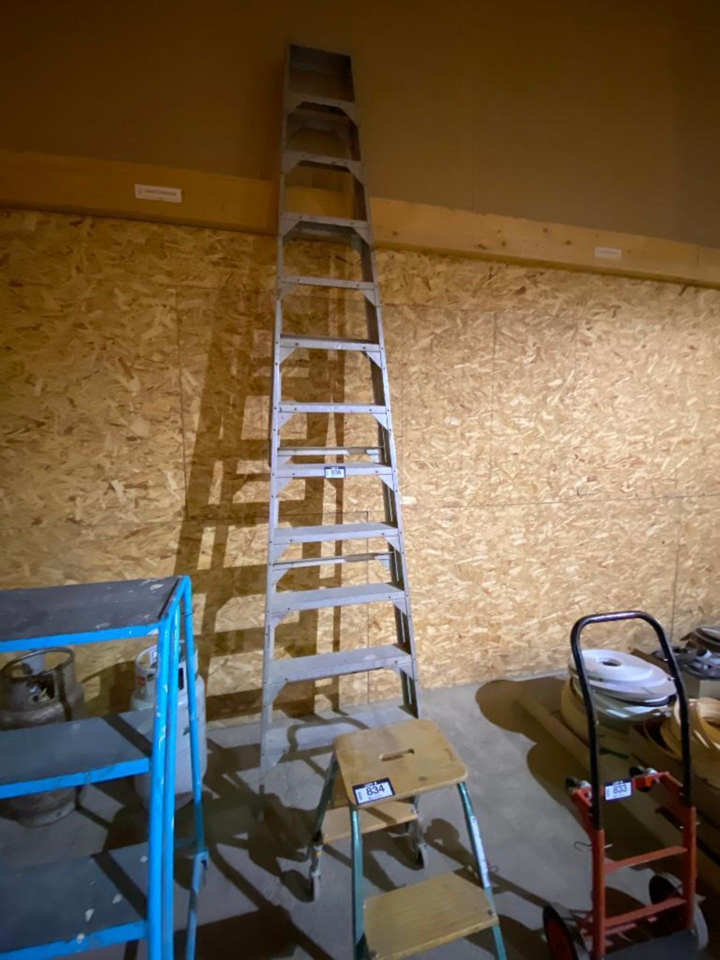 Aluminum 12' Step Ladder - Image 3 of 3