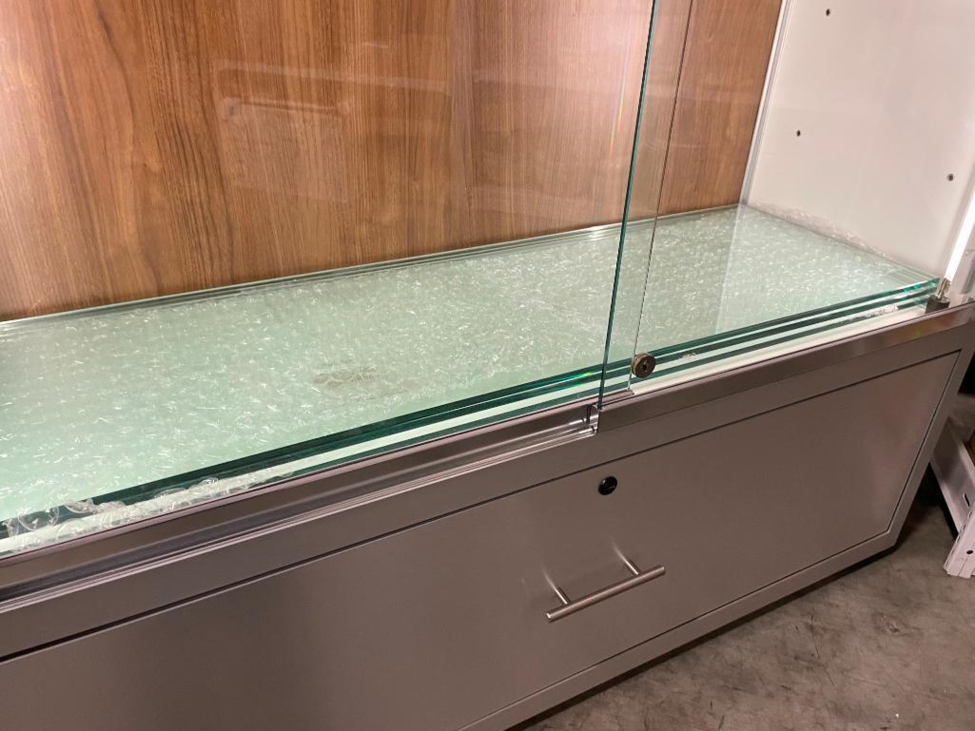 48" GLASS SLIDING DOOR DISPLAY CABINET WITH 1-DRAWER AND LIGHTING - Image 8 of 8