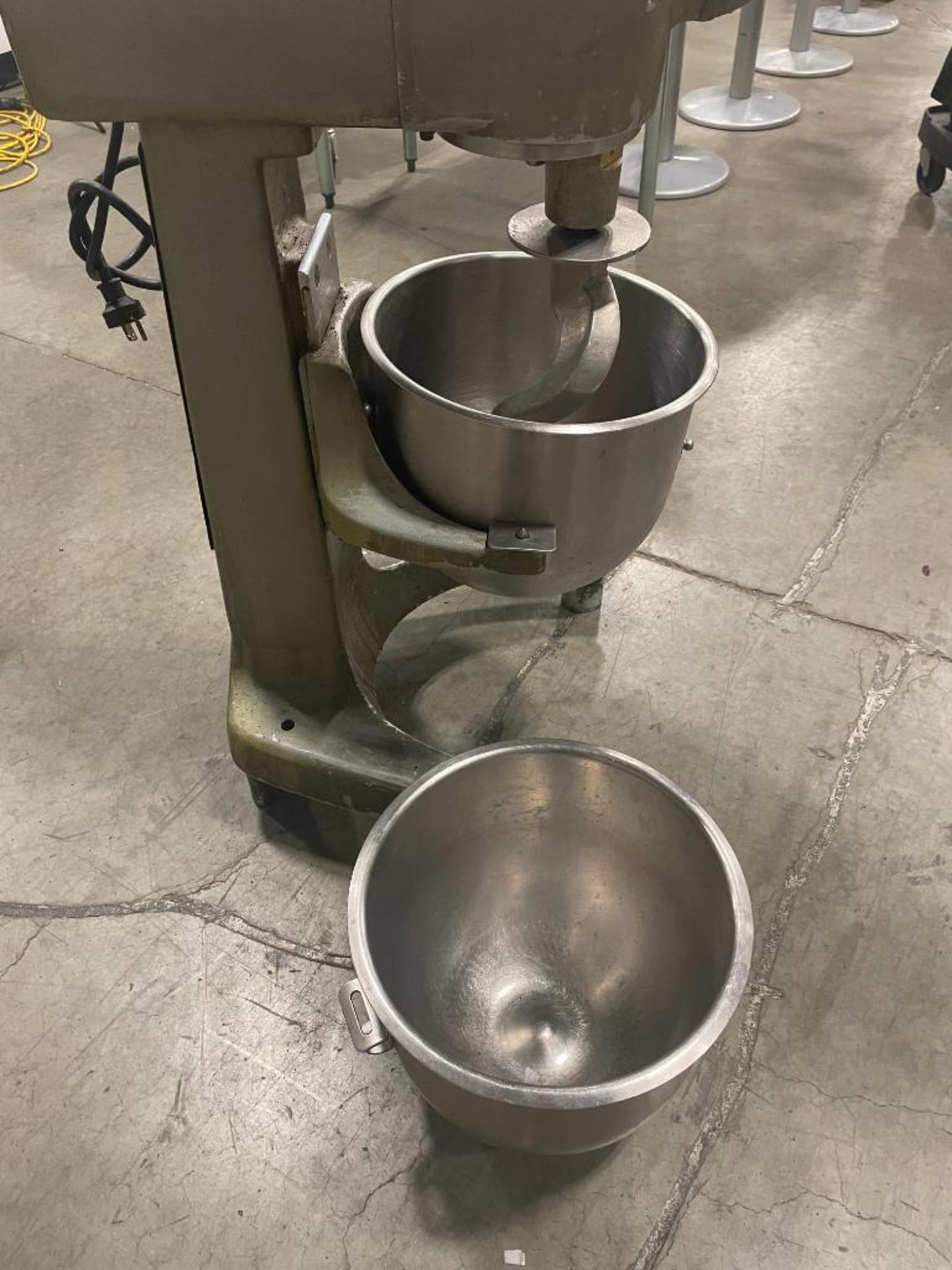 BLAKESLEE F-20 20 QT MIXER WITH (2) BOWLS, HOOK & WHIP - Image 7 of 11