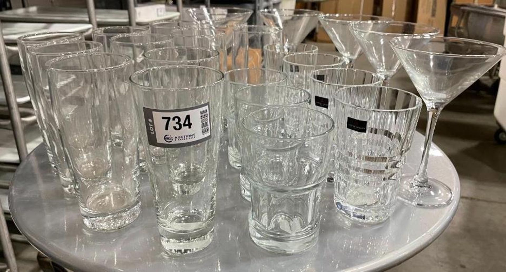 20 PIECES OF ASSORTED GLASSWARE