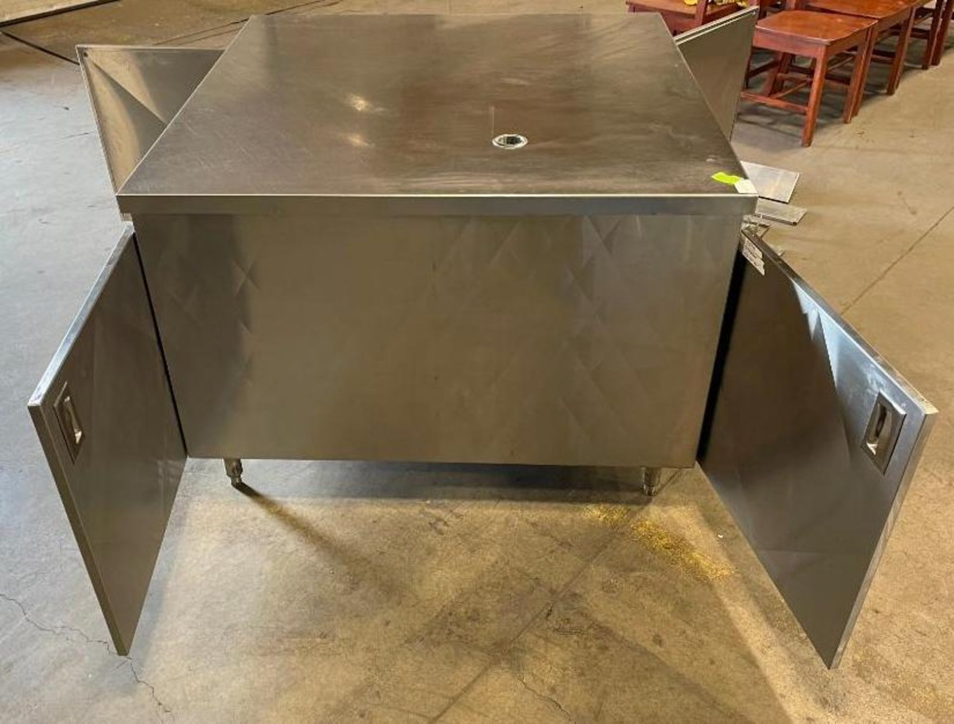 48" FOUR DOOR STAINLESS STEEL STORAGE CABINET/EQUIPMENT STAND - Image 18 of 24