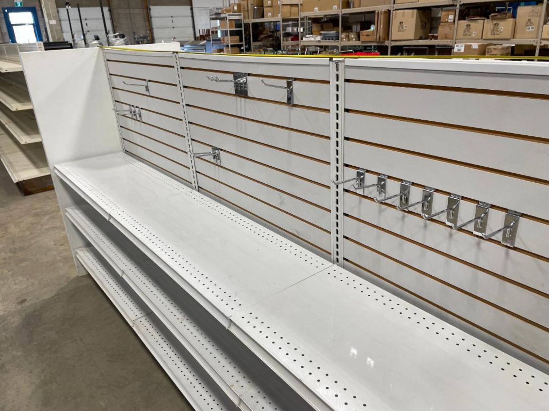 9' DOUBLE SIDED SLATWALL GONDOLA SHELVING - Image 5 of 8