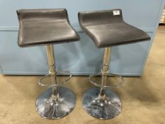 LOT OF (2) BARSTOOLS