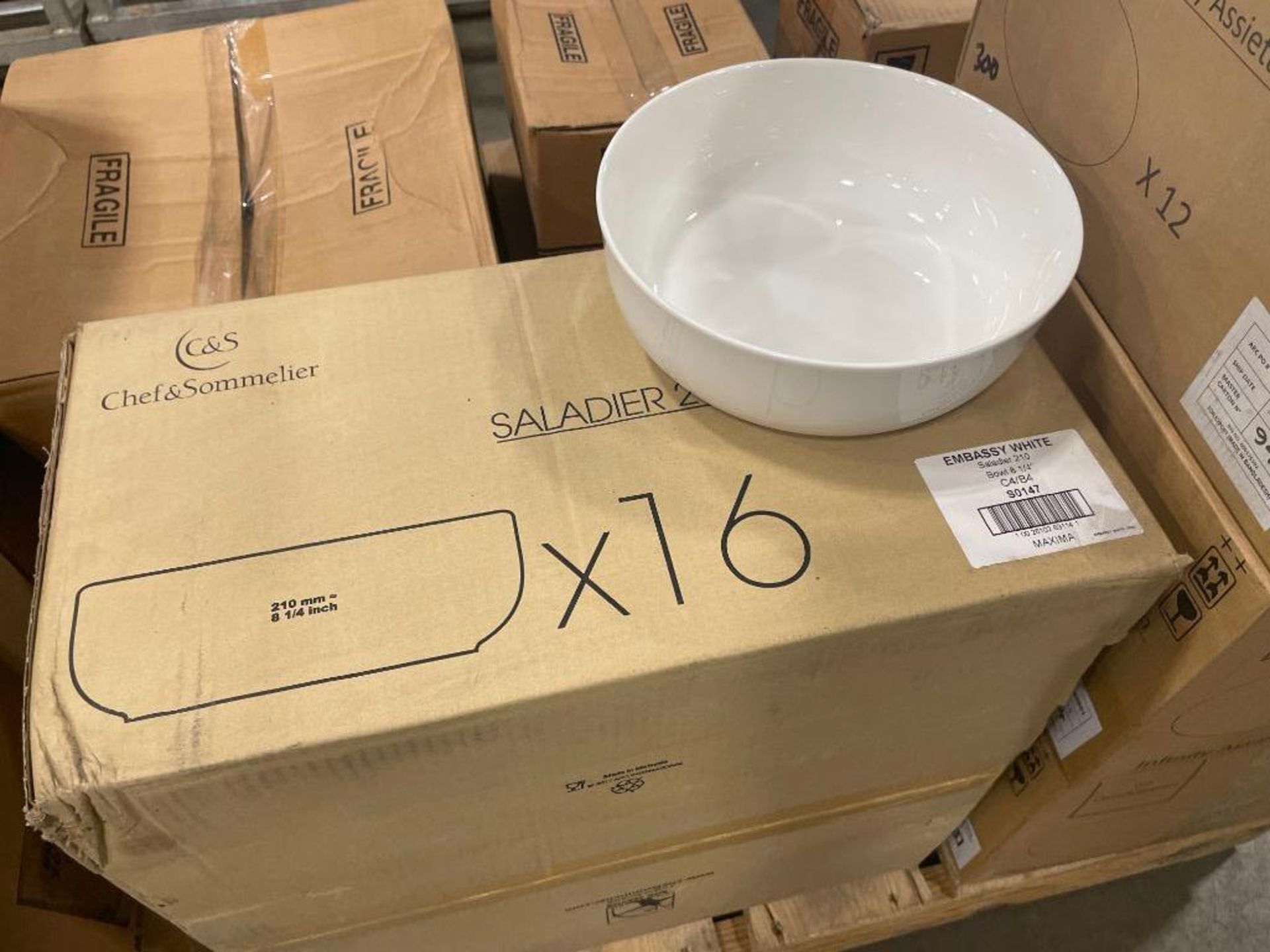 2 CASES OF 60OZ/1800ML WHITE PORCELAIN BOWLS, ARCOROC "EMBASSY" S0147 - LOT OF 32 - NEW - Image 6 of 6