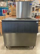 MANITOWOC SD0322A FULL SIZE CUBE ICE MACHINE WITH STORAGE BIN, 340 LBS/DAY