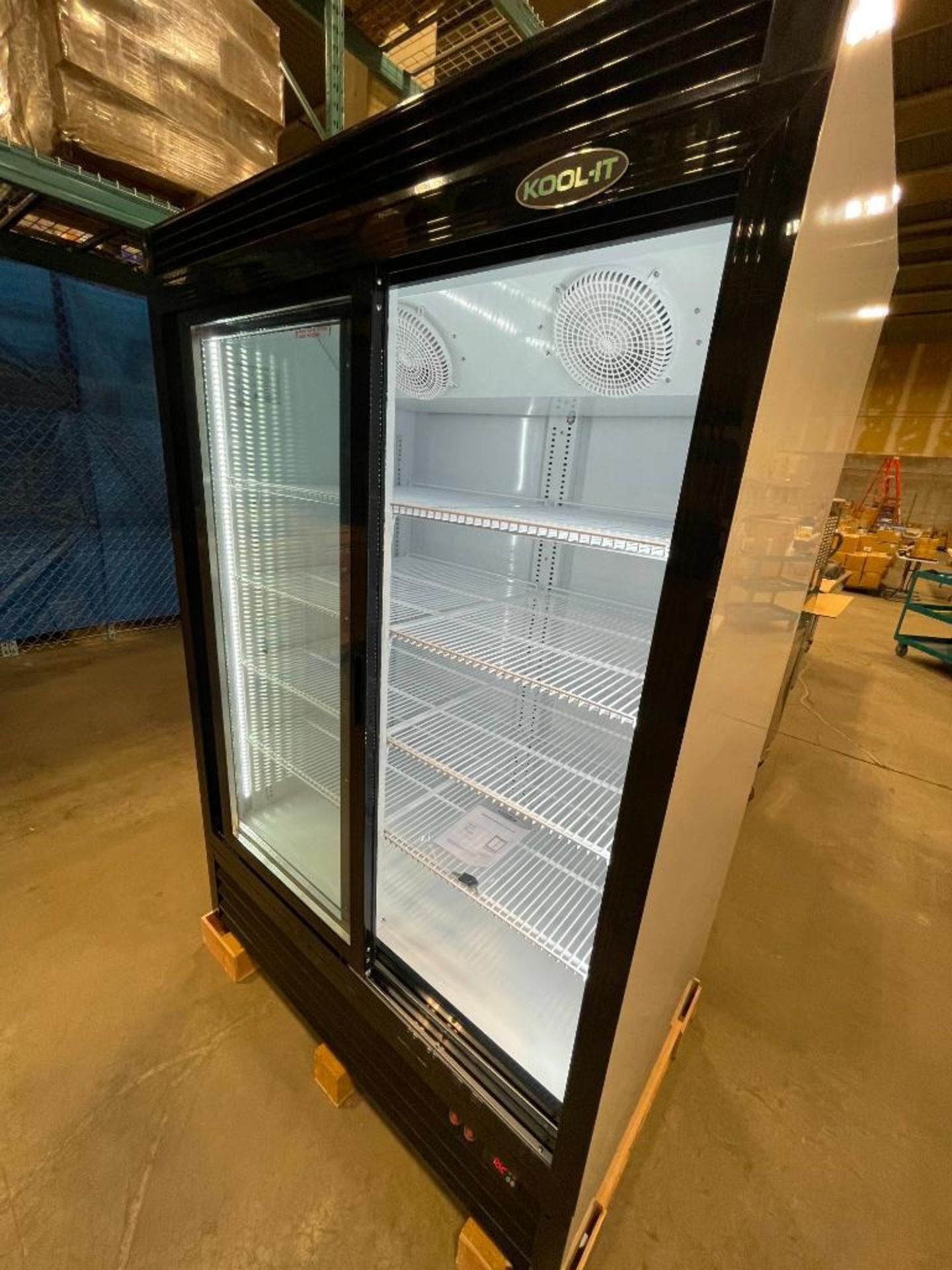 DOUBLE SLIDING GLASS DOOR COOLER, 33.5 CU. FT, LED DISPLAY - NEW - Image 3 of 12