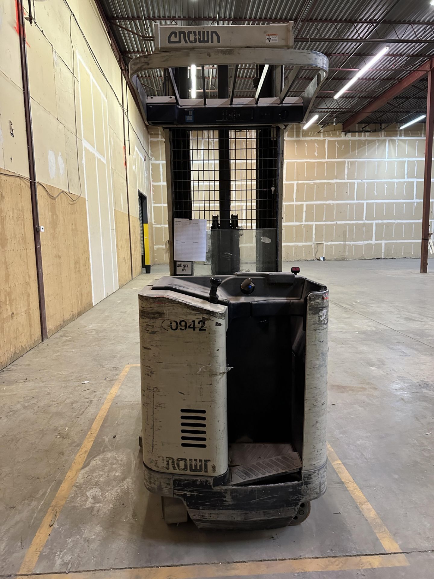 Crown RR 3000 Series Electric Stand-up Forklift ** DOES NOT OPERATE** - Image 2 of 7