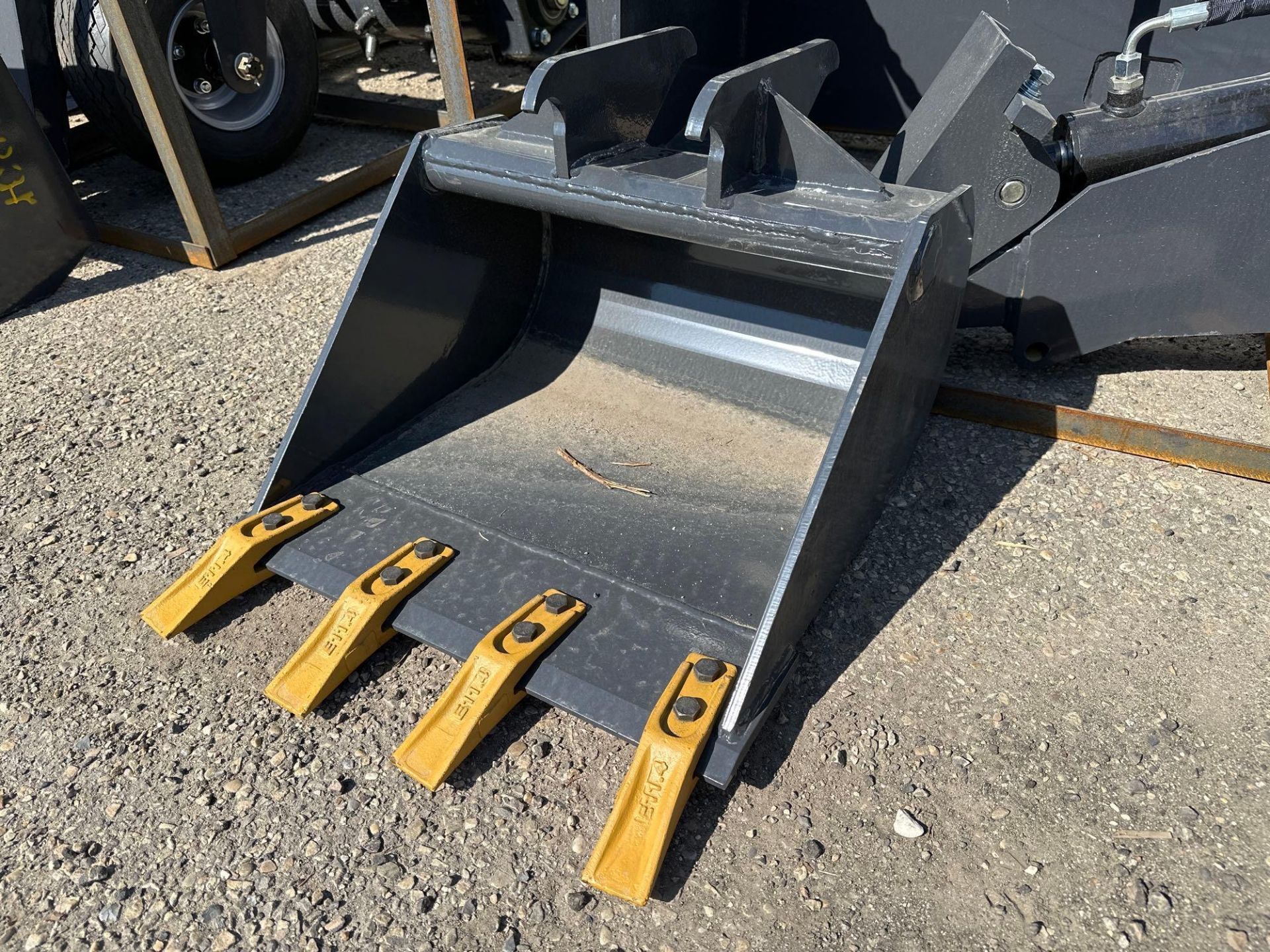 New 2023 Landhonor DGB-14-84D Backhoe Skid Steer Attachment - Image 7 of 7