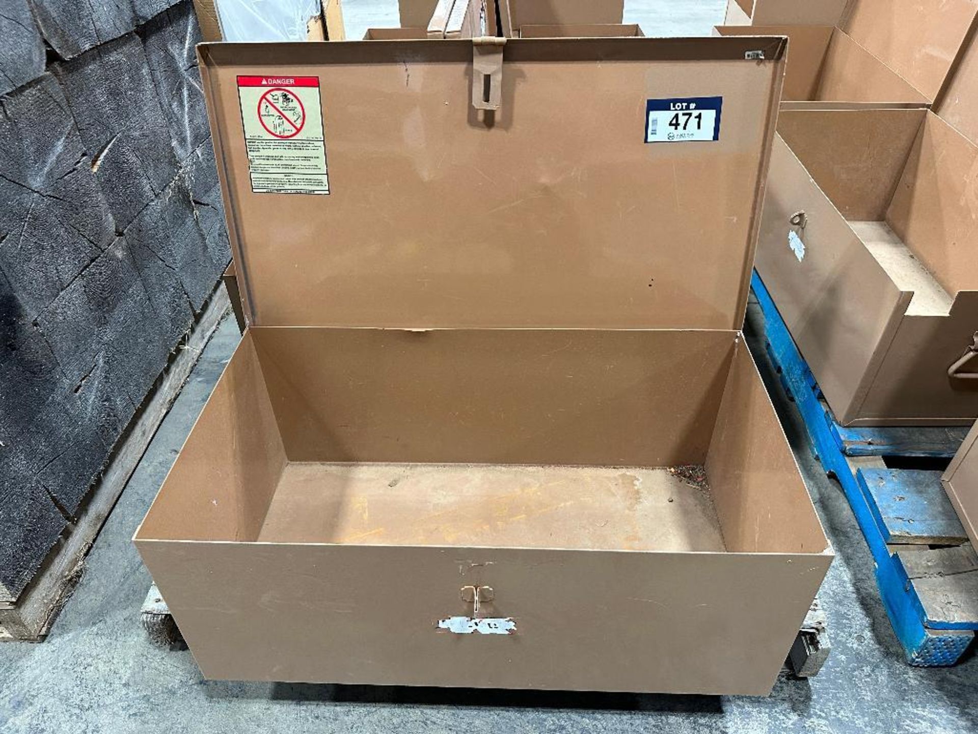 Knaack Storage Box 30" X 16"