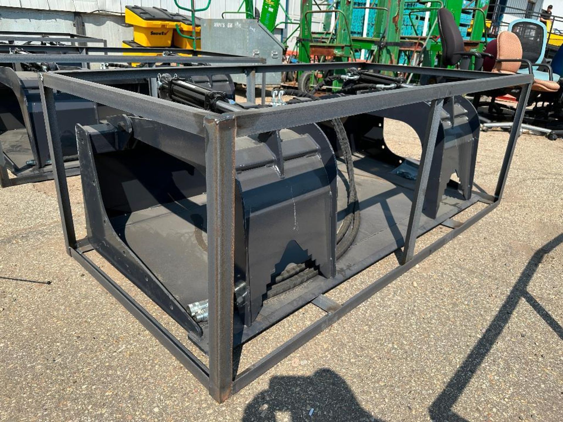 New 2023 Wolverine GB-11-72W 72" Grapple Bucket Skid Steer Attachment - Image 2 of 4