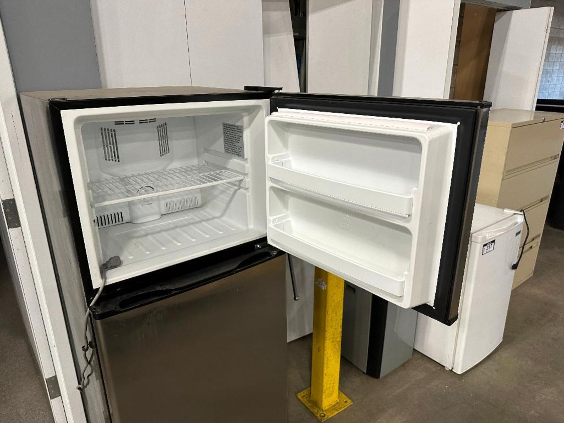 Frigidaire Refrigerator - Image 3 of 4