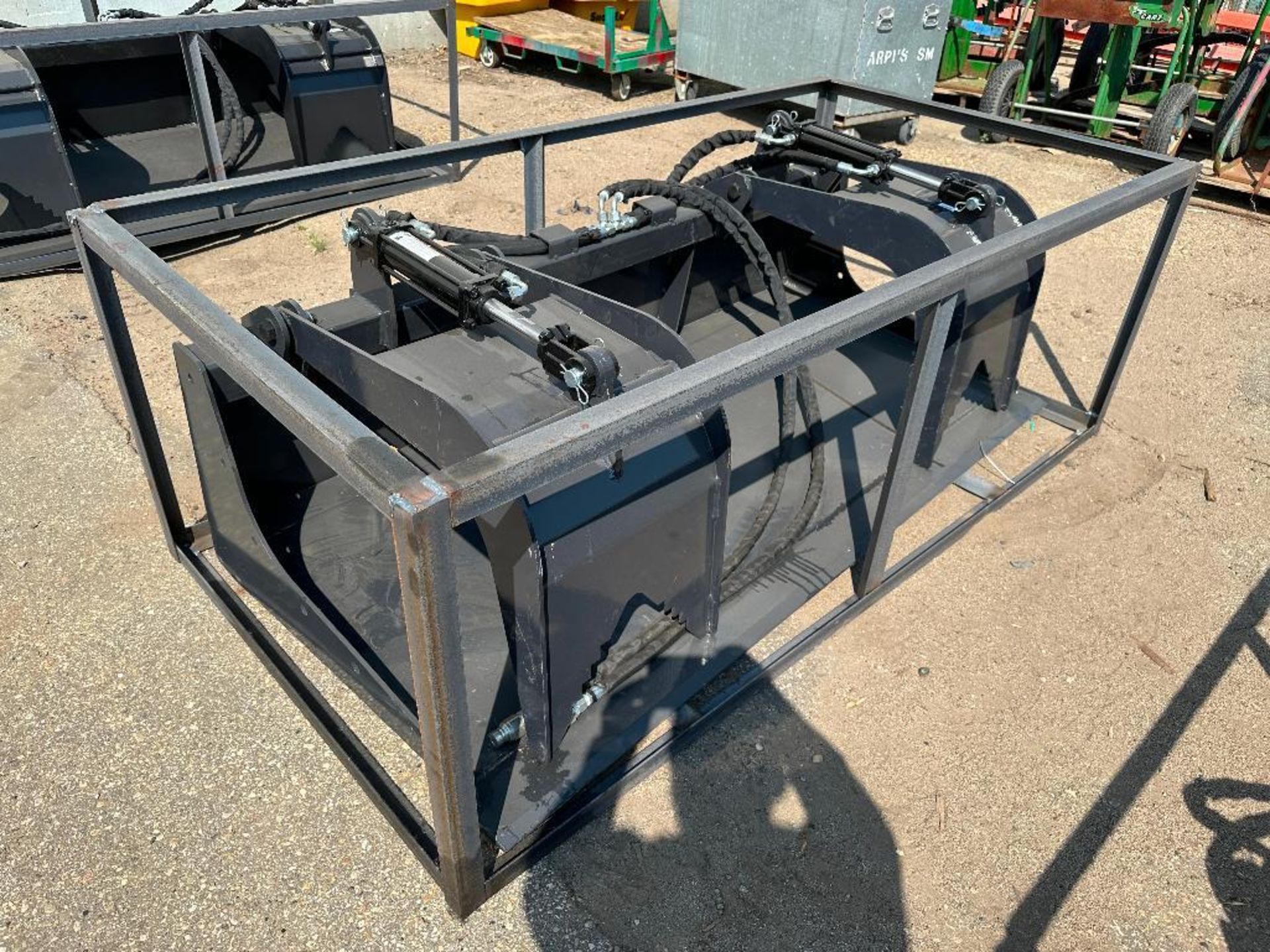 New 2023 Wolverine GB-11-72W 72" Grapple Bucket Skid Steer Attachment - Image 2 of 5