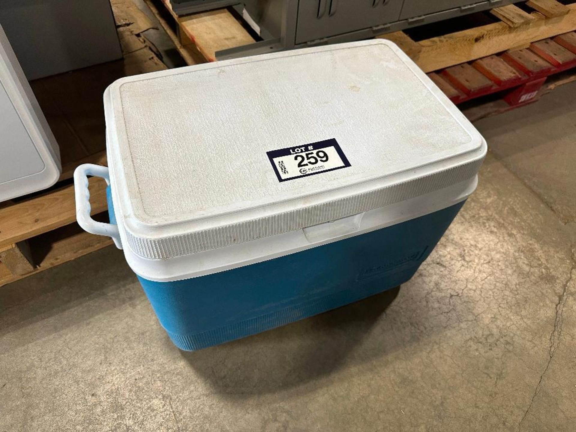 Rubbermaid Cooler - Image 2 of 2