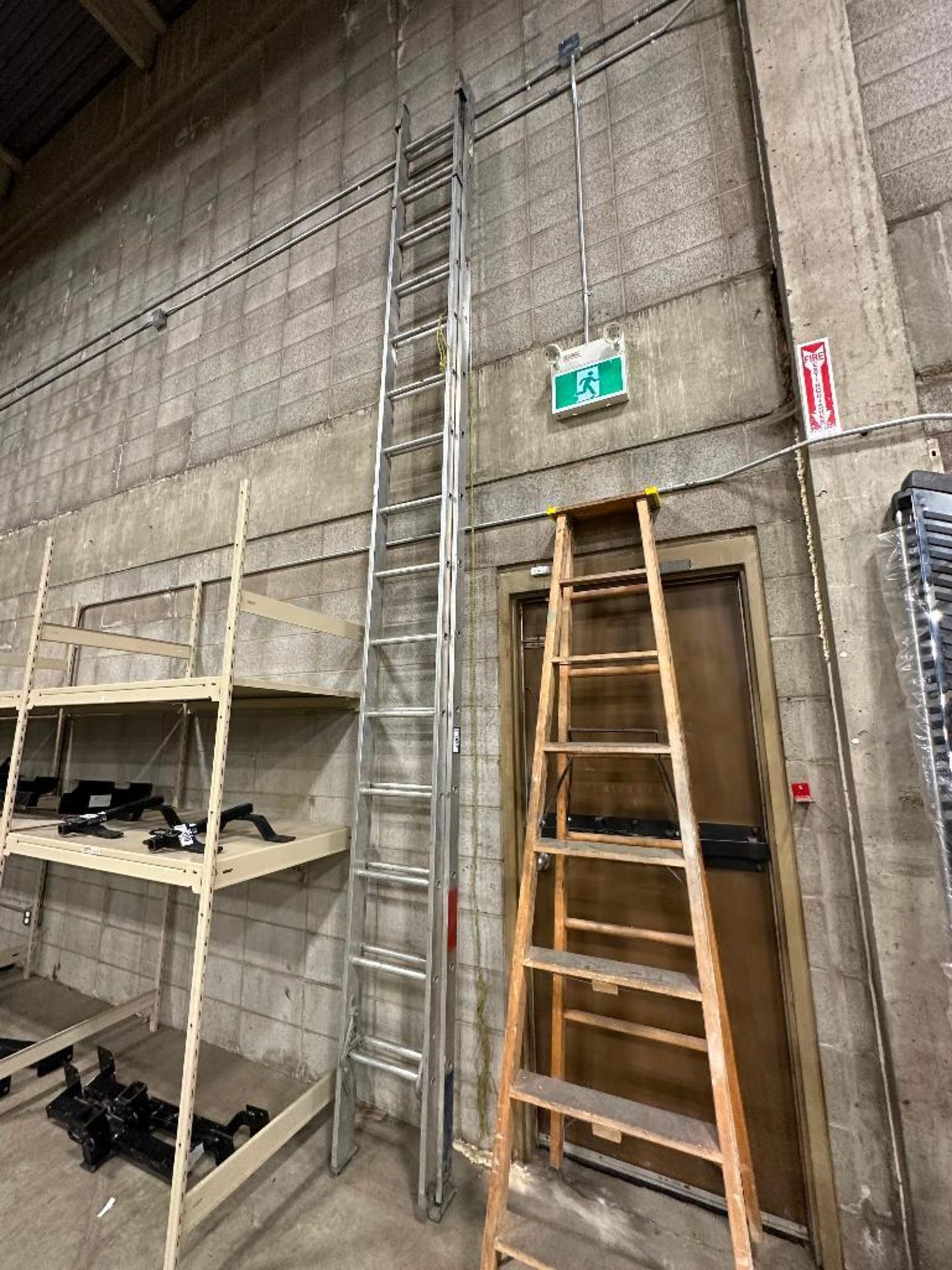 Approx. 20' Aluminum Extension Ladder