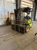 Clark CMP40L LPG Forklift, 3-Stage, Side Shift, 8,000 lbs max cap., 4,434hrs Showing