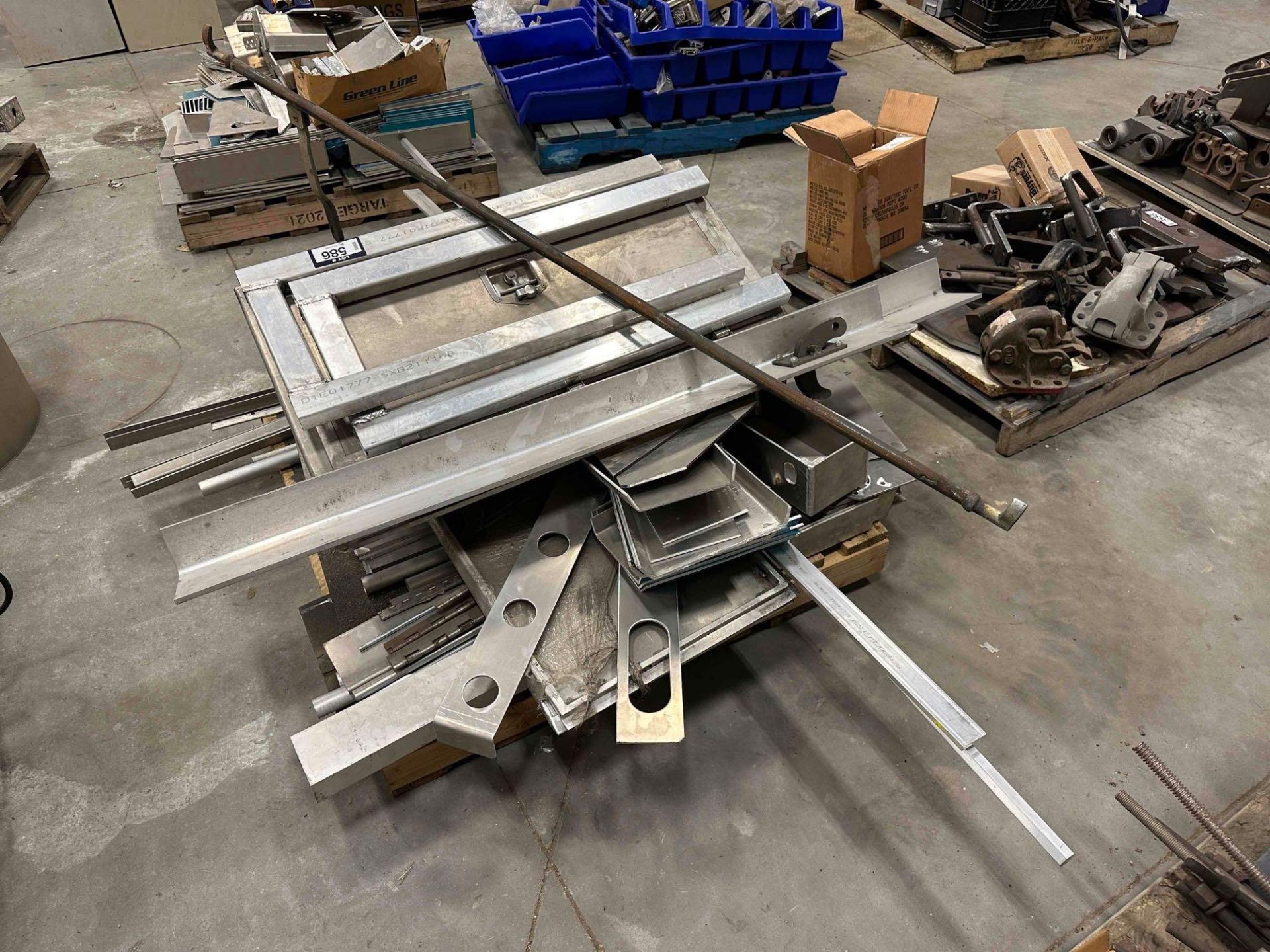 Pallet of Asst. Steel including Pintle Hitches, Brackets, etc. - Image 3 of 5