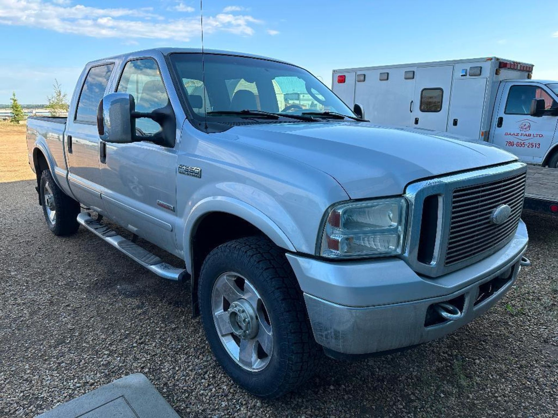 2007 Ford F-350 Crew Cab 4X4 Diesel, 257,842km Showing VIN #: 1FTWW31P27EA55133 - Image 2 of 12