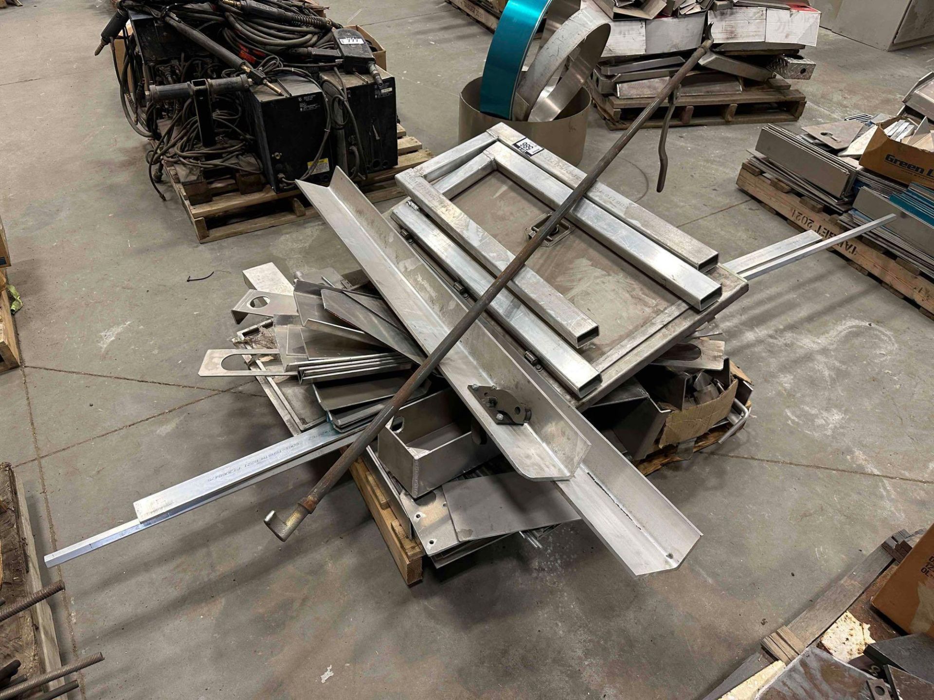 Pallet of Asst. Steel including Pintle Hitches, Brackets, etc. - Image 2 of 5