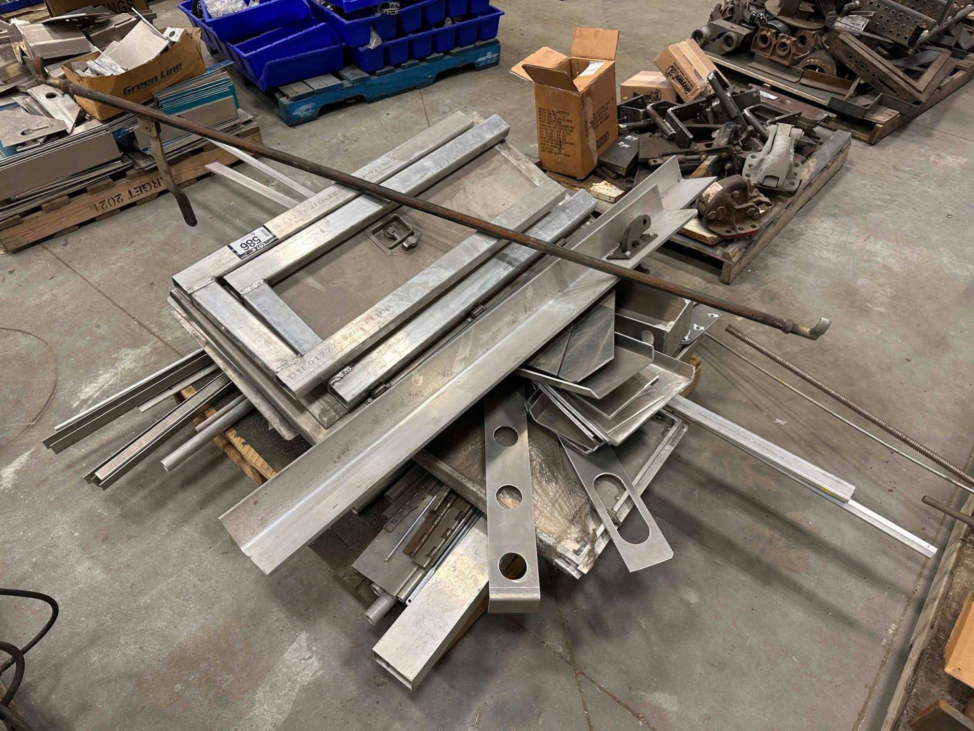 Pallet of Asst. Steel including Pintle Hitches, Brackets, etc. - Image 4 of 5