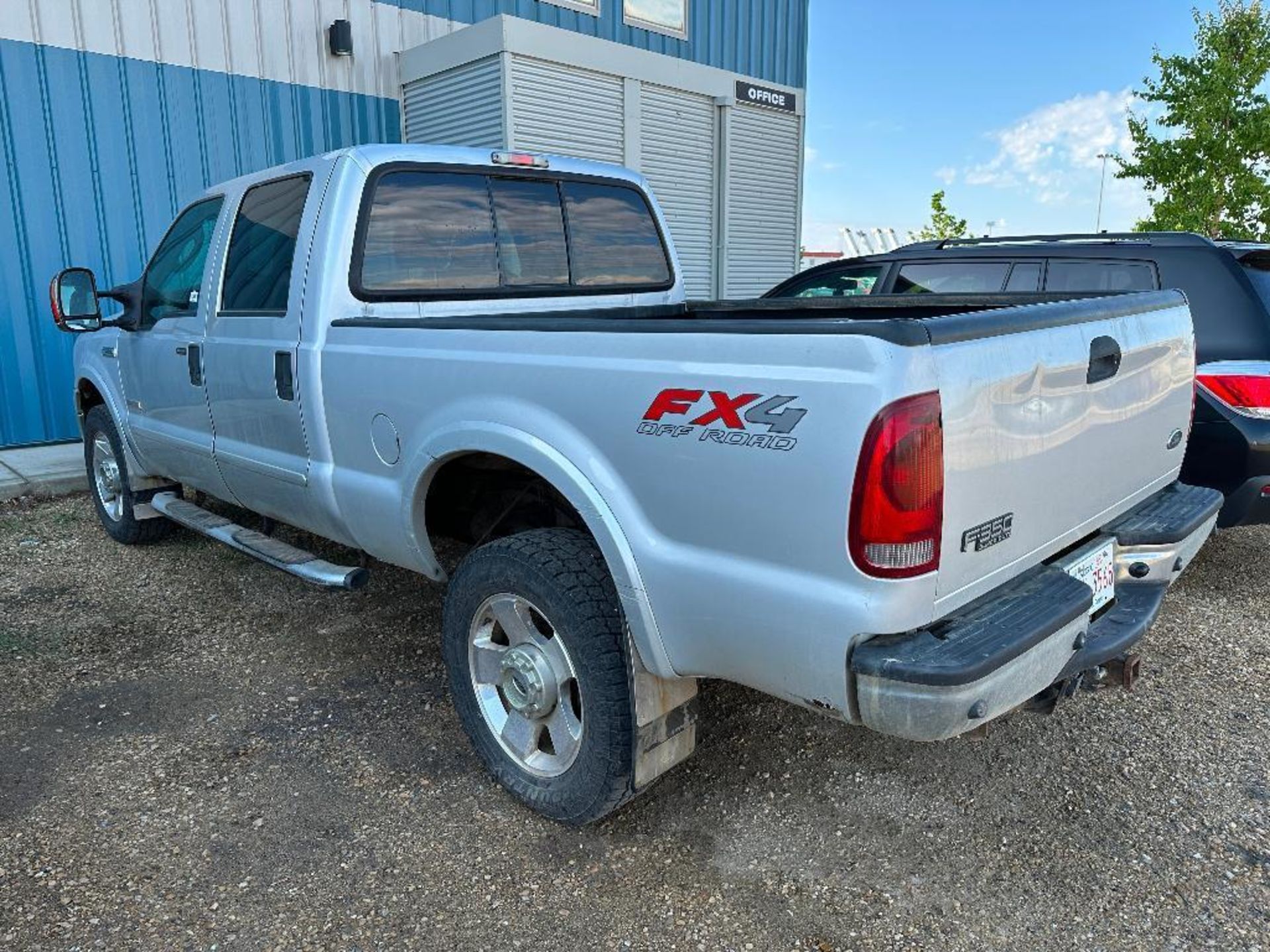2007 Ford F-350 Crew Cab 4X4 Diesel, 257,842km Showing VIN #: 1FTWW31P27EA55133 - Image 4 of 12