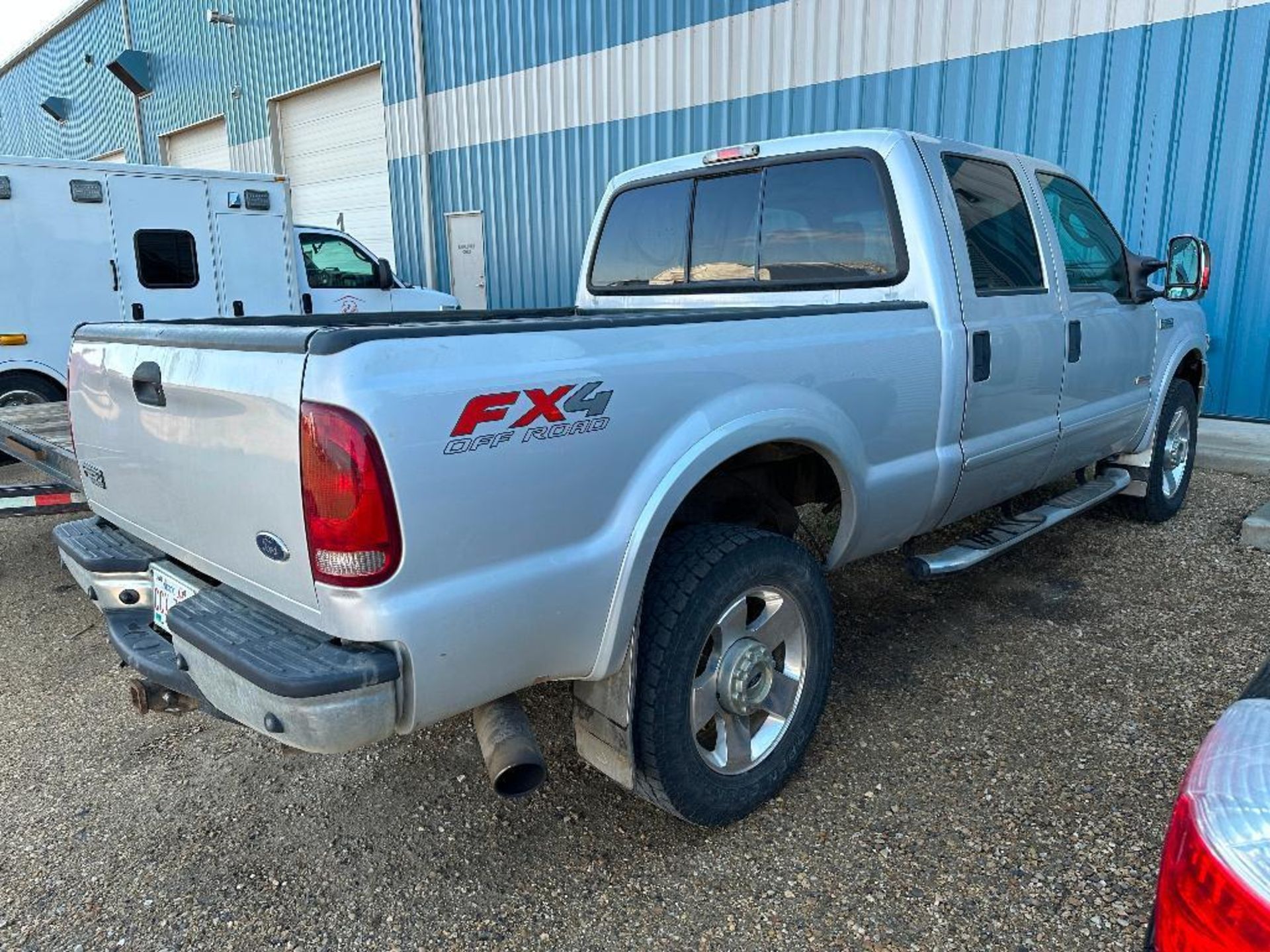 2007 Ford F-350 Crew Cab 4X4 Diesel, 257,842km Showing VIN #: 1FTWW31P27EA55133 - Image 3 of 12